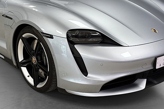 Porsche Taycan 6 of 30