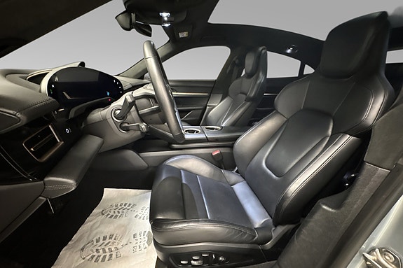 Porsche Taycan 17 of 30