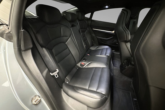 Porsche Taycan 21 of 30