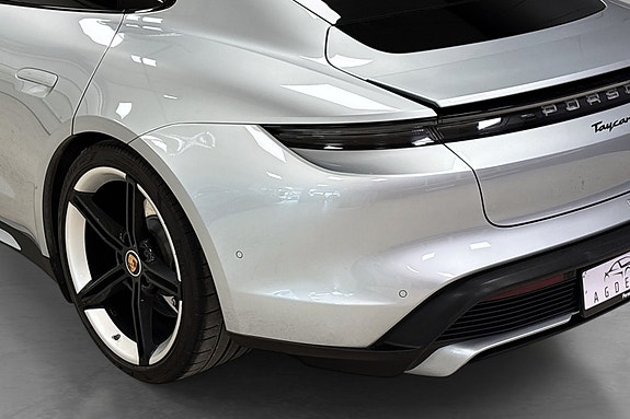 Porsche Taycan 11 of 30