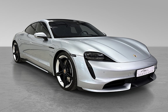 Porsche Taycan 3 of 5