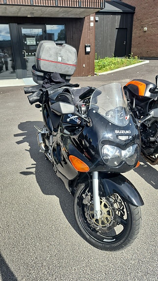 Suzuki GSX 750 F 2 of 9