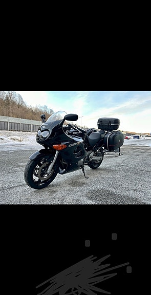 Suzuki GSX 750 F 3 of 9