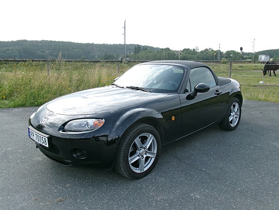 Mazda MX-5 2 of 5