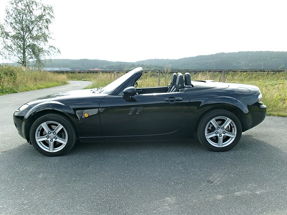 Mazda MX-5 4 of 5