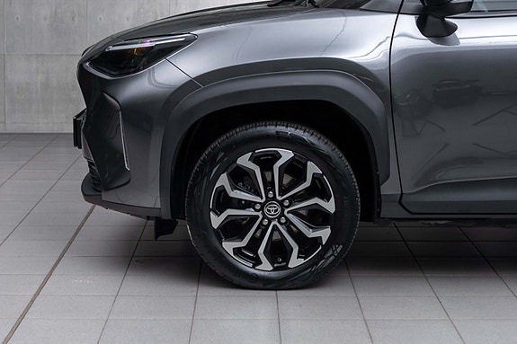 Toyota Yaris Cross 2 of 28