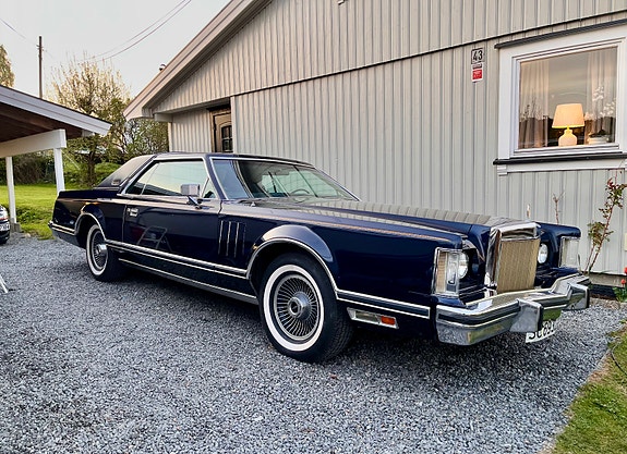 Lincoln Continental 7 of 8