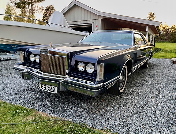 Lincoln Continental 4 of 8