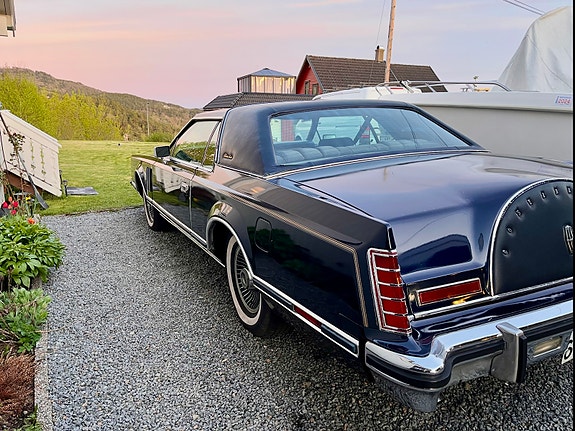 Lincoln Continental 8 of 8