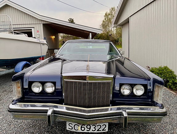 Lincoln Continental 5 of 8
