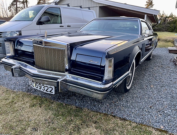 Lincoln Continental 3 of 8