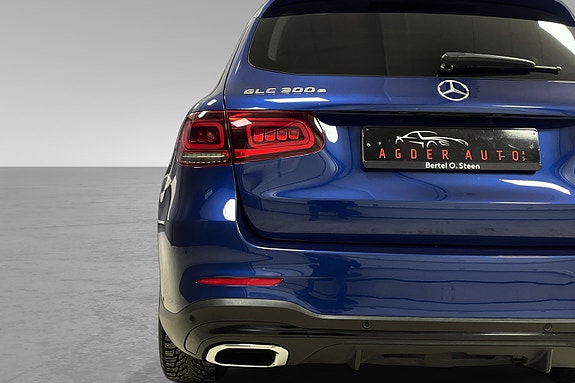 Mercedes-Benz GLC300 e 12 of 30