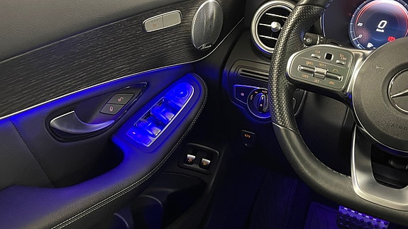 Mercedes-Benz GLC300 e 28 of 30