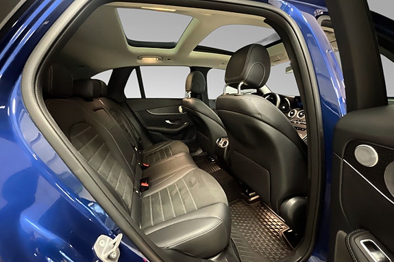 Mercedes-Benz GLC300 e 18 of 30