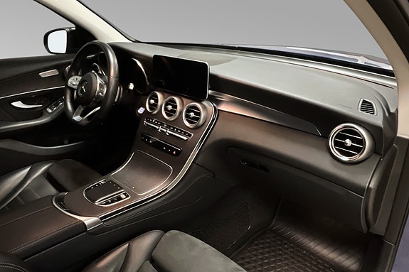 Mercedes-Benz GLC300 e 16 of 30
