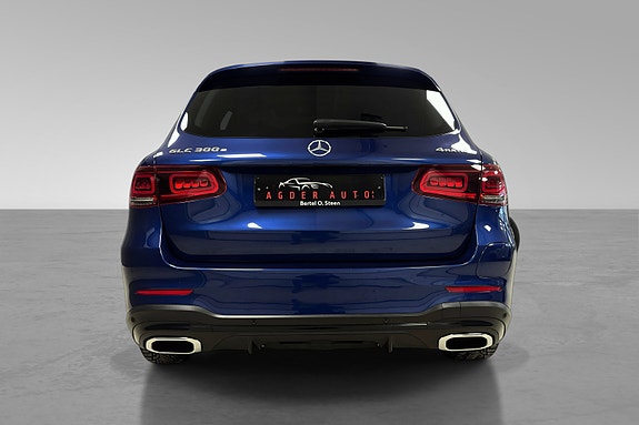 Mercedes-Benz GLC300 e 11 of 30