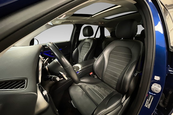 Mercedes-Benz GLC300 e 14 of 30