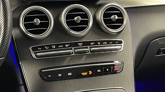 Mercedes-Benz GLC300 e 25 of 30