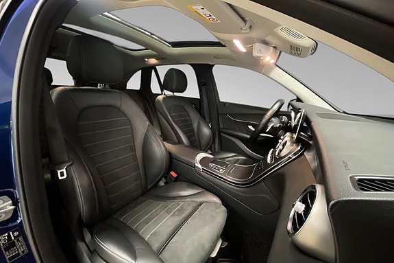 Mercedes-Benz GLC300 e 17 of 30