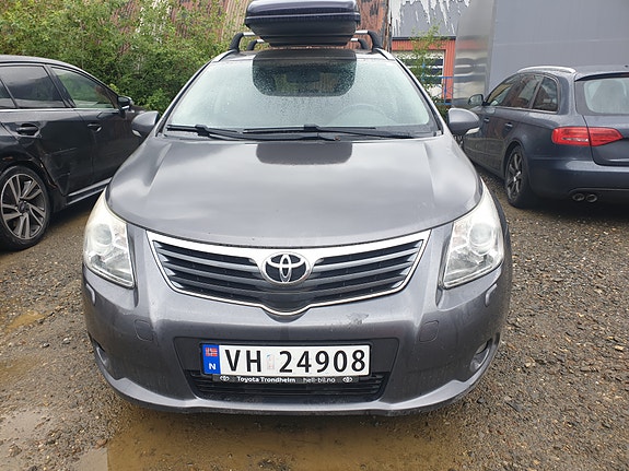 Toyota Avensis 2 of 5