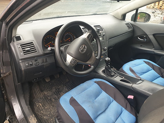Toyota Avensis 5 of 5