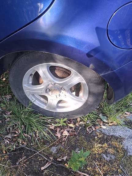 Mazda 2 4 of 5