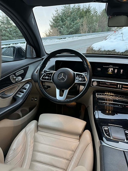 Mercedes-Benz EQC400 7 of 15