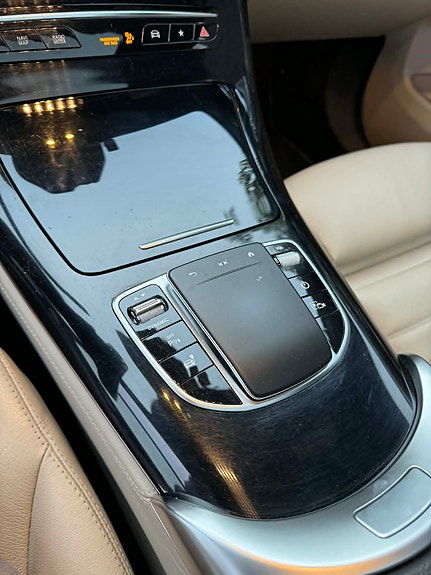 Mercedes-Benz EQC400 11 of 15