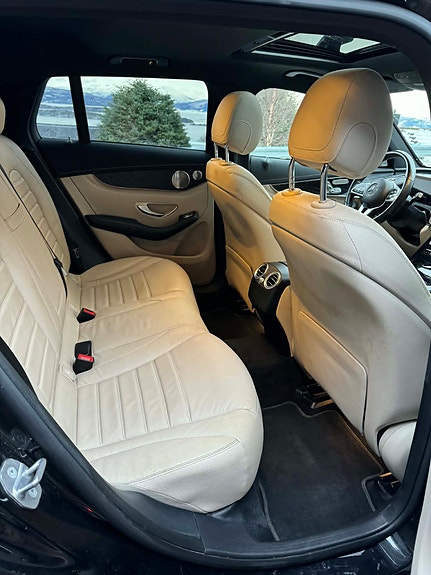 Mercedes-Benz EQC400 12 of 15