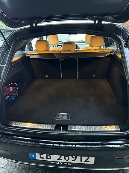 Mercedes-Benz EQC400 13 of 15