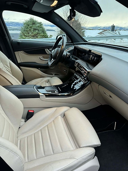 Mercedes-Benz EQC400 6 of 15