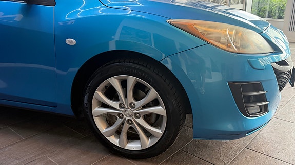 Mazda 3 4 of 5