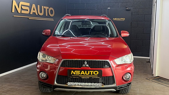 Mitsubishi Outlander 2 of 5