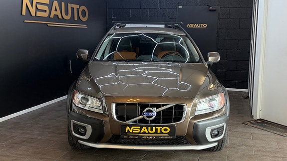 Volvo XC70 2 of 5