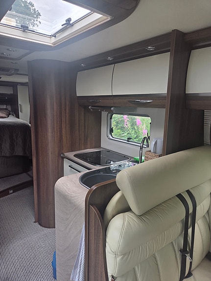 Bürstner 890 i Elegance 3 of 17
