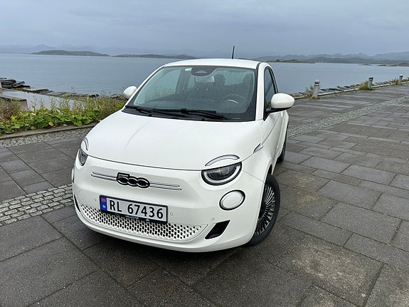 Fiat 500e 2 of 9