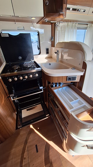 Hymer B 778 PL 2 x solcelle - Litiumsbatteri x 2 - Alde. 27 of 30