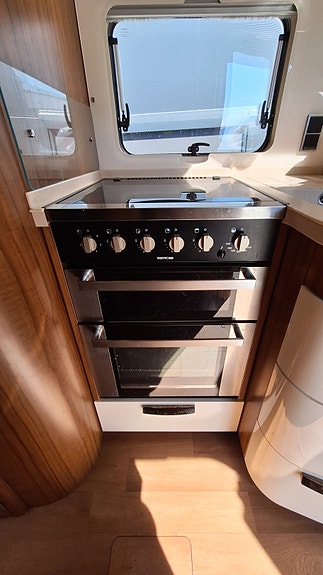 Hymer B 778 PL 2 x solcelle - Litiumsbatteri x 2 - Alde. 26 of 30