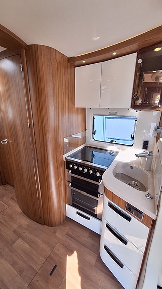 Hymer B 778 PL 2 x solcelle - Litiumsbatteri x 2 - Alde. 18 of 30