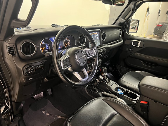 Jeep Gladiator 30 of 30