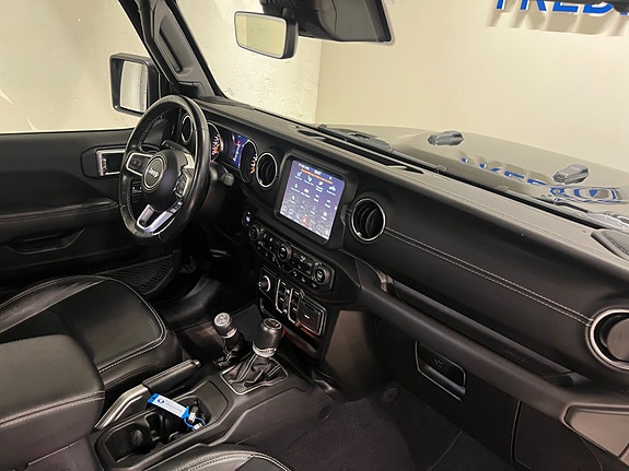 Jeep Gladiator 25 of 30