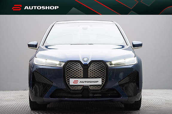 BMW iX 8 of 30