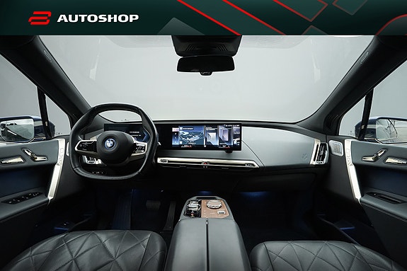 BMW iX 17 of 30