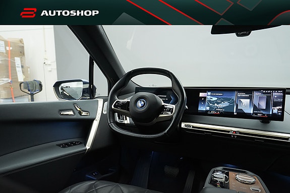 BMW iX 18 of 30