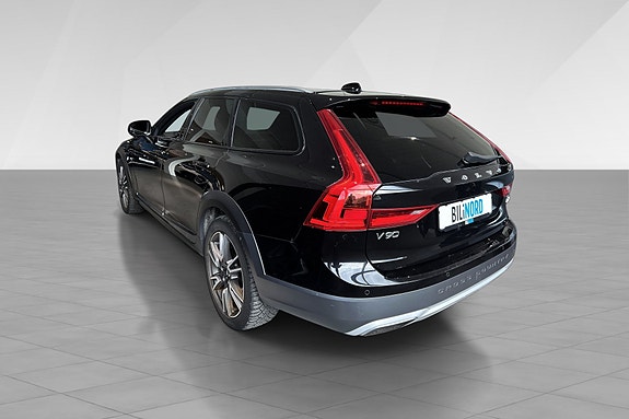 Volvo V90 Cross Country 4 of 5