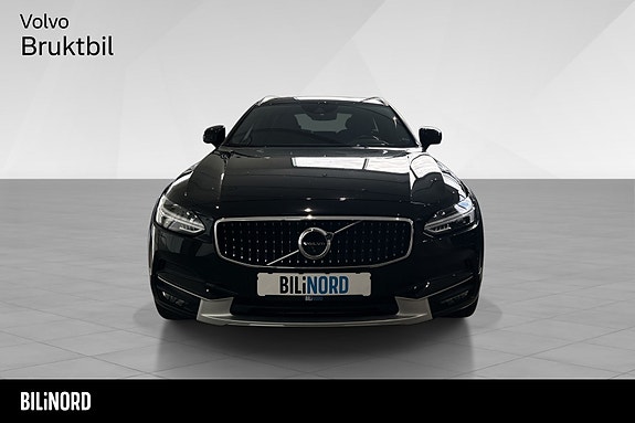 Volvo V90 Cross Country 2 of 5
