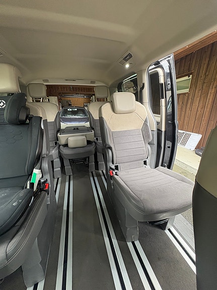Volkswagen Multivan 7 of 17