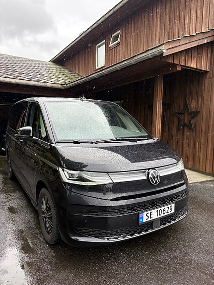 Volkswagen Multivan 2 of 17