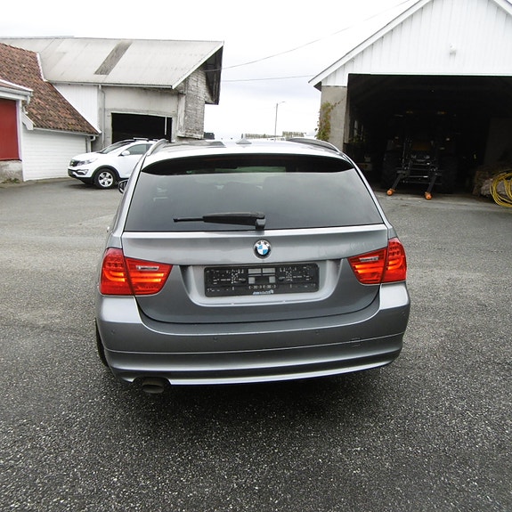 BMW 318d 4 of 28