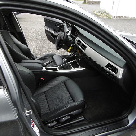 BMW 318d 14 of 28